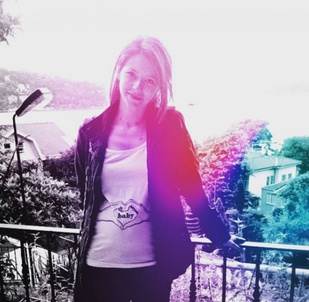 Güzel oyuncu İpek Usta doğum için gün sayıyor