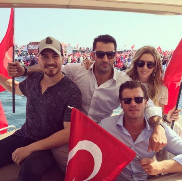 Sinem Kobal'ın ınstagram pozuna beğeni yağmuru