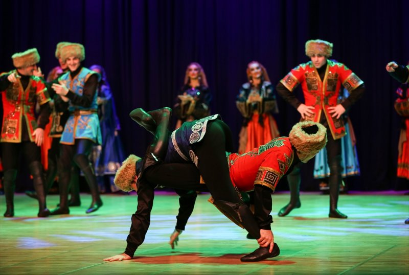 Lezginka Bursalıları coşturdu