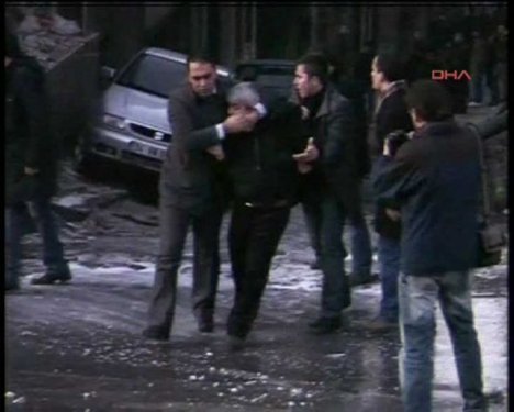 BDP'liler Taksim'i savaş alanına çevirdi