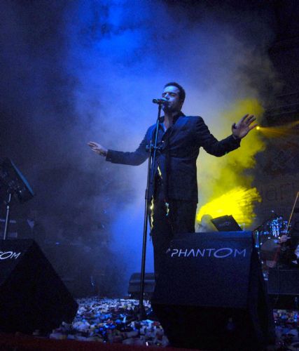 Vali Kürtçe şarkı söyledi