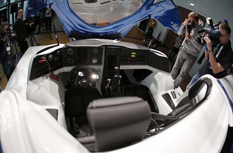 Avusturya'da uçan araba tanıtıldı