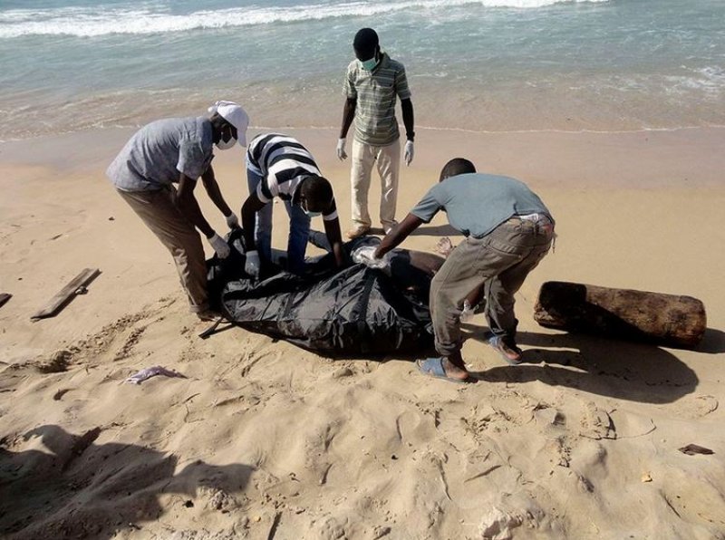 Denizden ceset topluyorlar