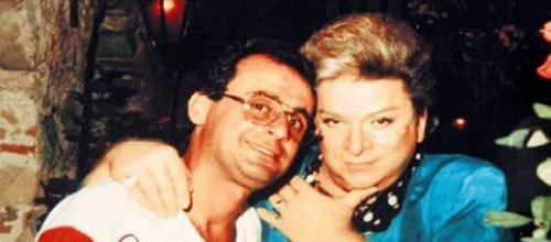 Bülent Ersoy ve Zeki Müren dudak dudağa