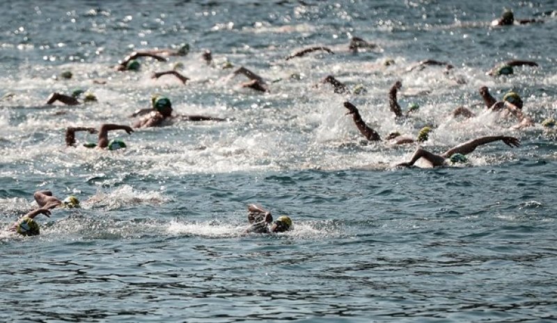 İstanbul Boğazı'nda yüzme şöleni