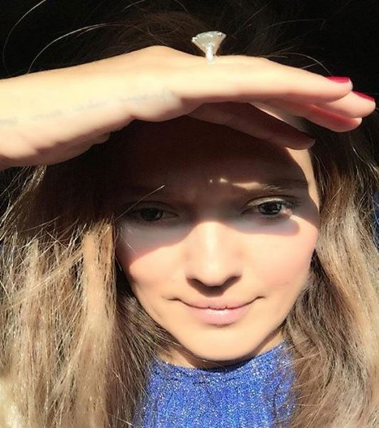 Demet Akalın zirveyi bırakmıyor 