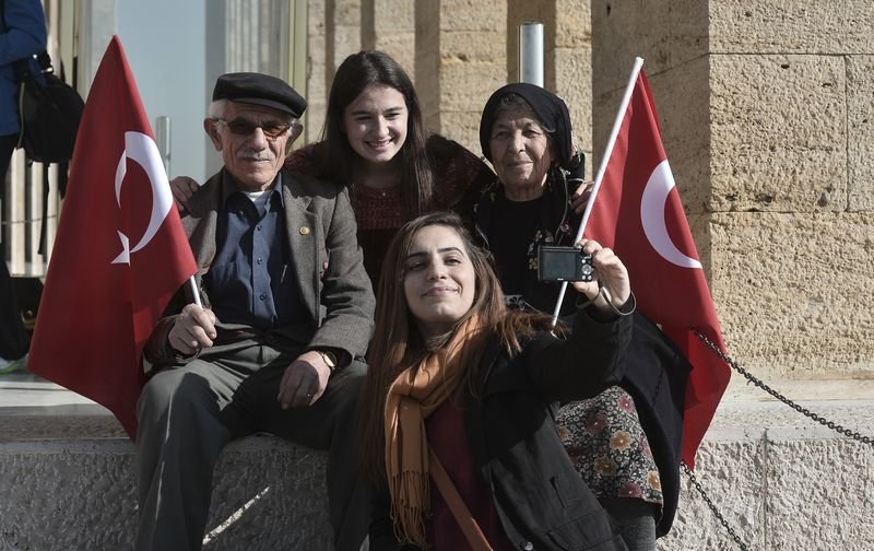 On binler Anıtkabir'e akın etti