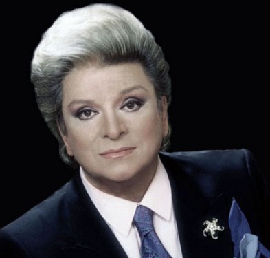 Bülent Ersoy ve Zeki Müren dudak dudağa