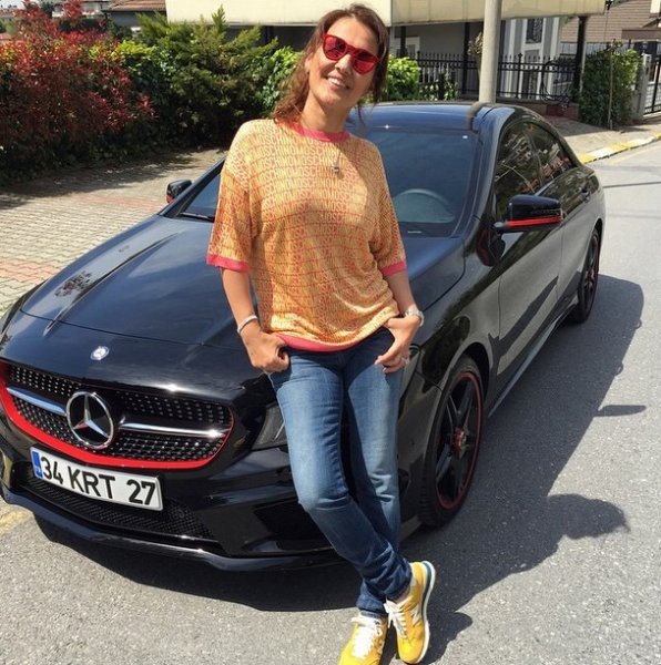 Demet Akalın zirveyi bırakmıyor 