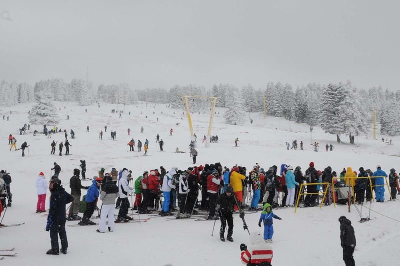 Uludağ'da pistler acemi kayakçılarla doldu