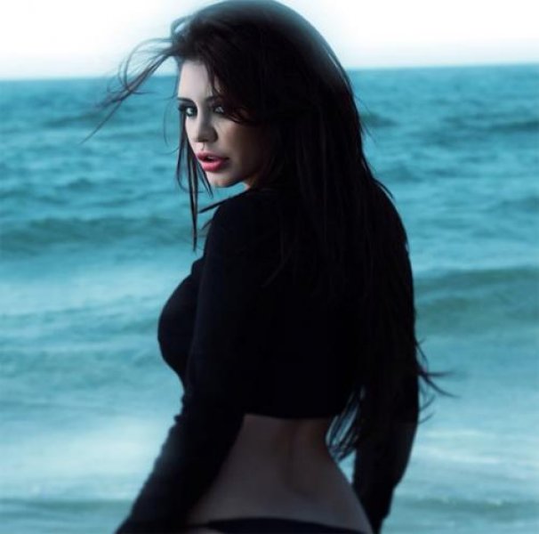 Ebru Polat kapak kızı oldu 