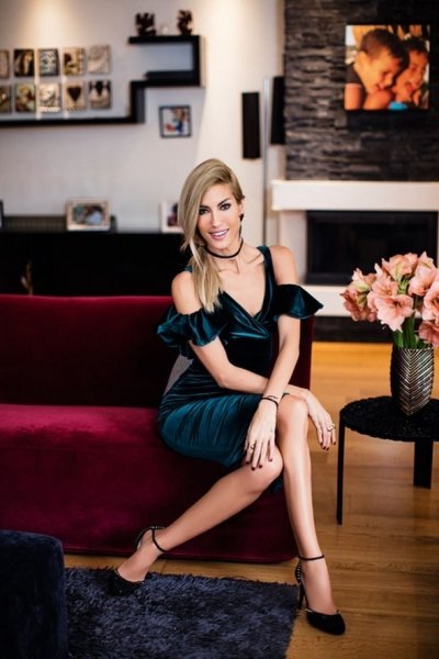 Güzel manken Çağla Şıkel göz kamaştırdı 