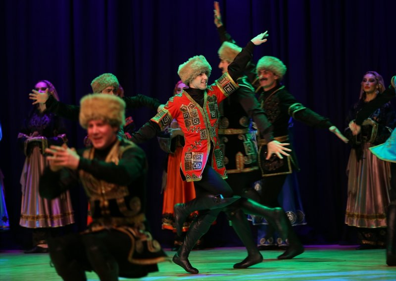 Lezginka Bursalıları coşturdu