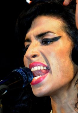 Amy Winehouse hayatını kaybetti