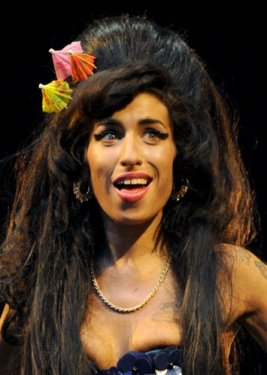 Amy Winehouse hayatını kaybetti