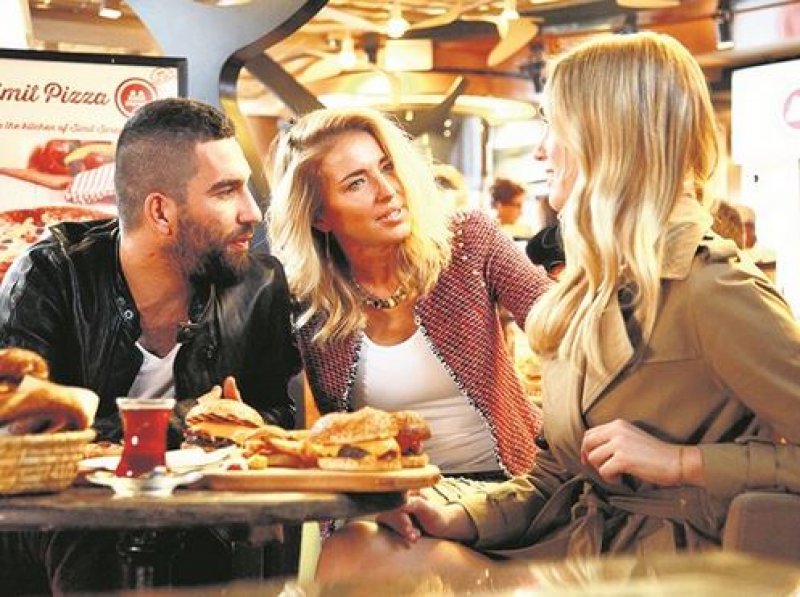 Reklamların vazgeçilmez yüzü Burcu Esmersoy 