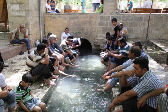 Şanlıurfa'da oruçlu vatandaşlar camide dinlendi