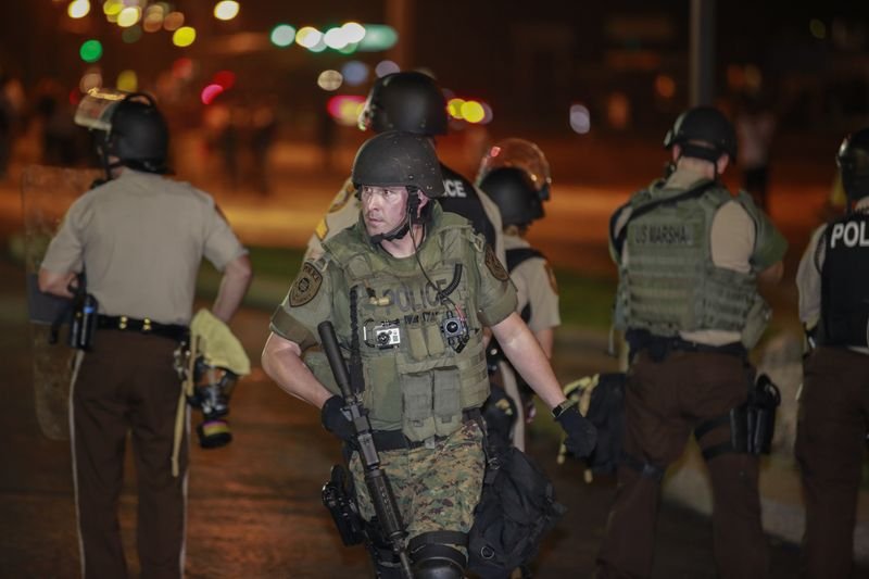 Amerika'da gözaltına alınan muhabirin fotoğrafladığı anlar