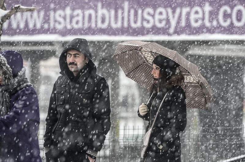 İstanbul'da kar yağışı hayatı olumsuz etkiledi