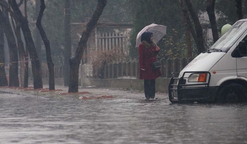 Edirne'de sağanak yaşamı olumsuz etkiledi