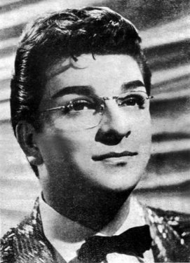 Bülent Ersoy ve Zeki Müren dudak dudağa