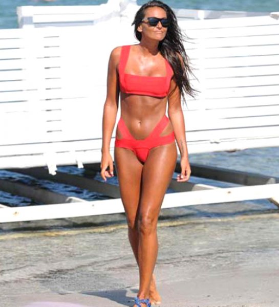 Sosyetik güzel Eda Taşpınar'dan kontrol bakışı