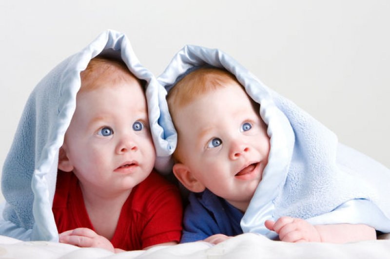 En güzel ikiz bebek fotoğrafları 
