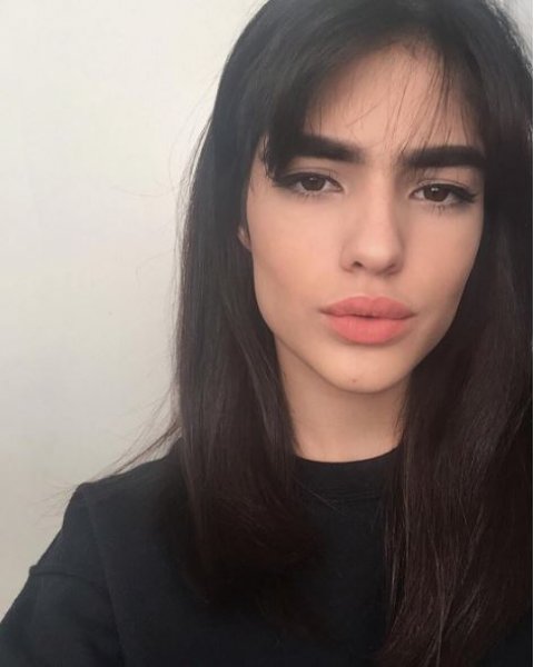 Genç model Natalia Castellar'ın kaşlarına büyük ilgi