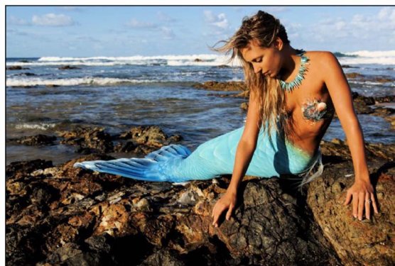 Hannah kendini deniz kızı sanıyor