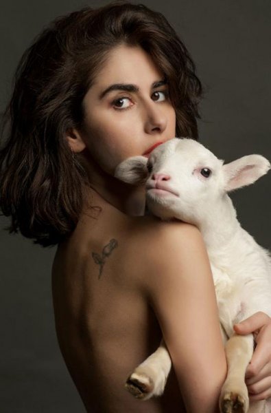 Nesrin Cavadzade sosyal medyaya geri döndü