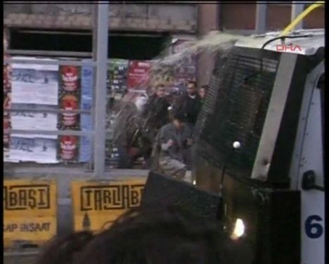 BDP'liler Taksim'i savaş alanına çevirdi