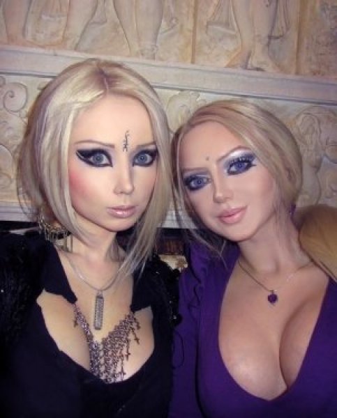 Barbie bebek  Valeria Lukyanova saldırıya uğradı