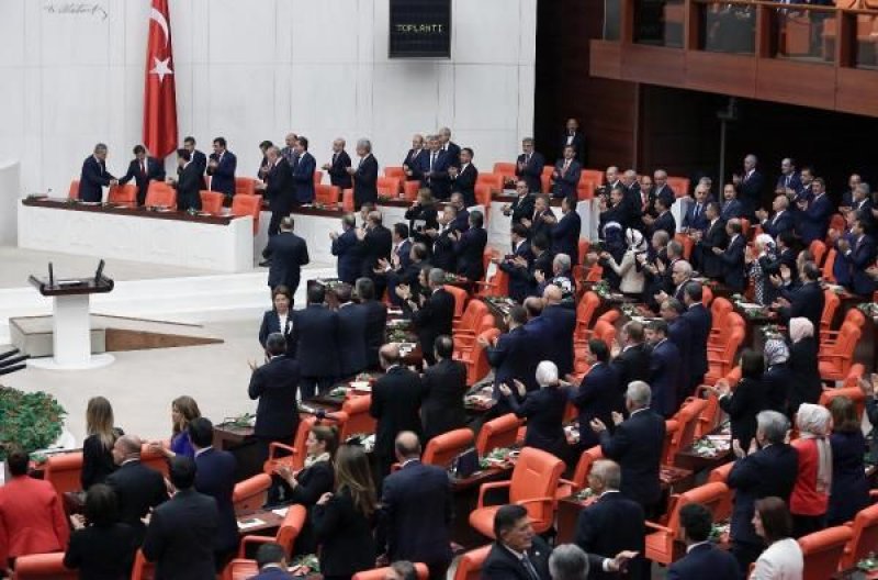 Meclis'te yemin töreni