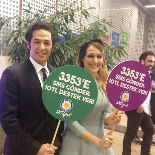 Ünlüler çocuklar için bir araya geldi