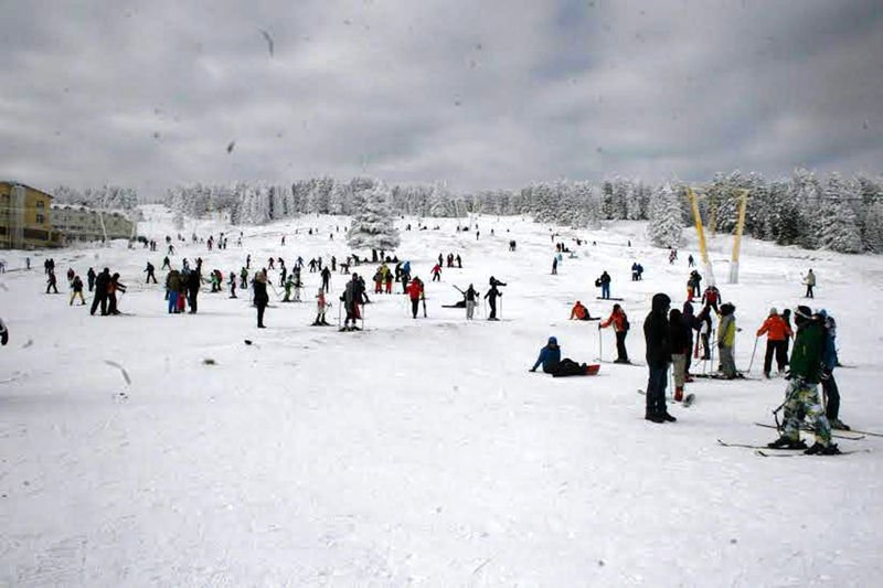Uludağ'da pistler acemi kayakçılarla doldu