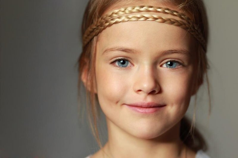 10 yaşındaki model Kristina Pimenova'nın annesi tarafından sosyal medy...