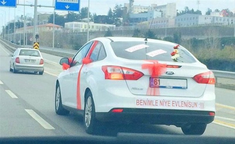 İlginç gelin arabası yazıları 