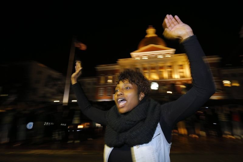 ABD'de siyahi genci öldüren polis yargılanmayacak