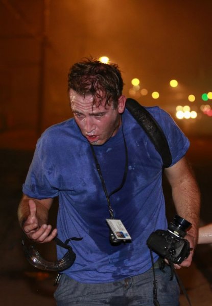 Amerika'da gözaltına alınan muhabirin fotoğrafladığı anlar