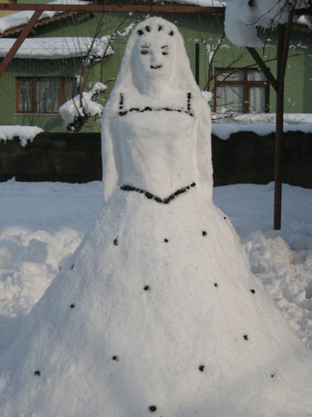 Kardan yapılan ilginç heykeller 