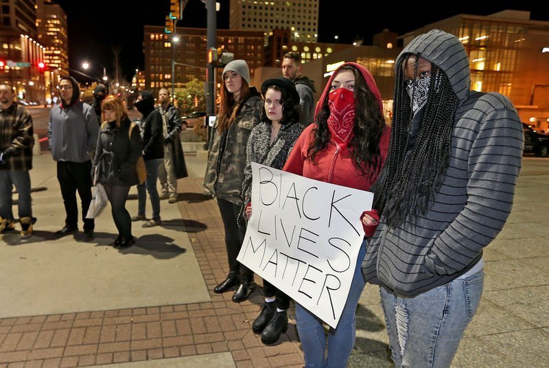 ABD'de siyahi genci öldüren polis yargılanmayacak