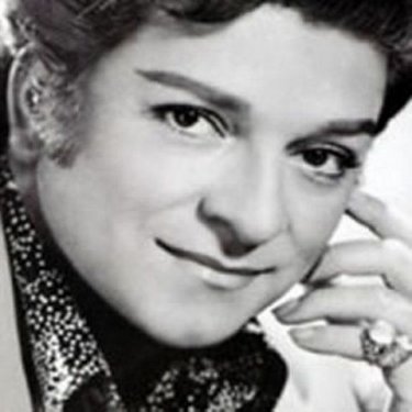 Bülent Ersoy ve Zeki Müren dudak dudağa