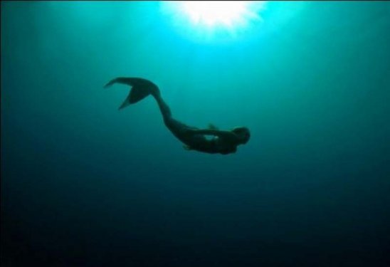 Hannah kendini deniz kızı sanıyor