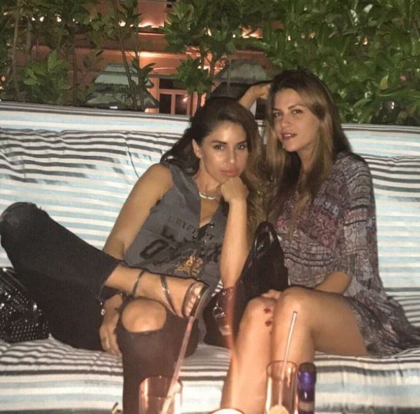 Fit anne Irmak Ünal çocuklarıyla tatilde 