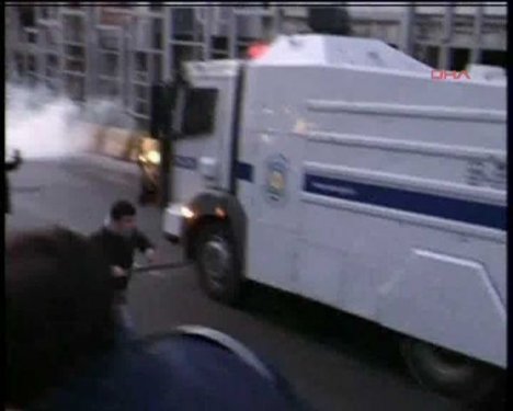 BDP'liler Taksim'i savaş alanına çevirdi