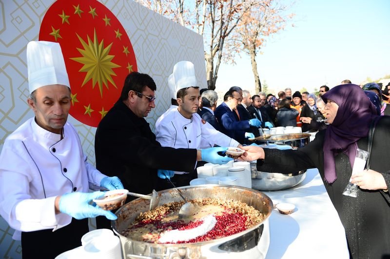 Cumhurbaşkanı Erdoğan'dan Mehmetçiğe aşure