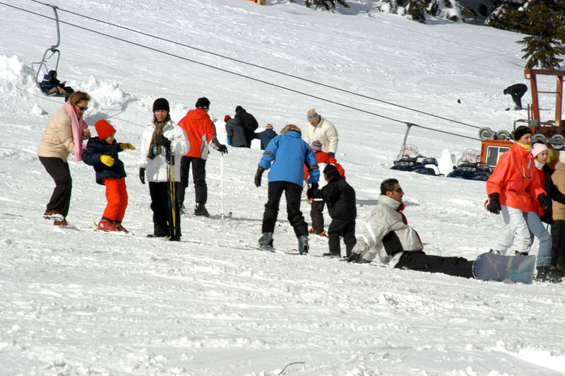 Uludağ'da pistler acemi kayakçılarla doldu