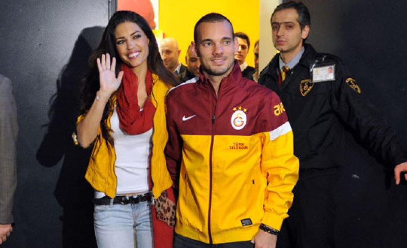 Sneijder oğlunun adını dövme yaptırdı