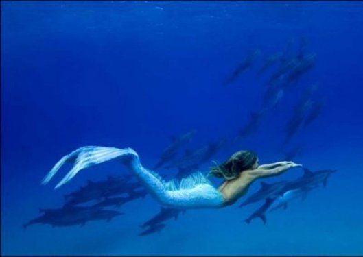 Hannah kendini deniz kızı sanıyor