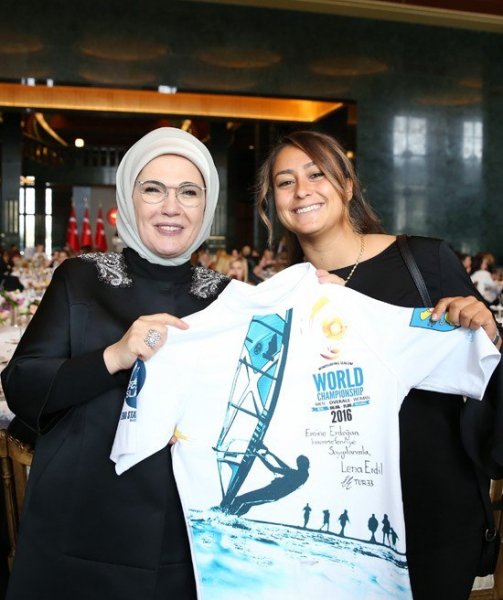 Emine Erdoğan ünlü isimleri Külliye�de ağırladı